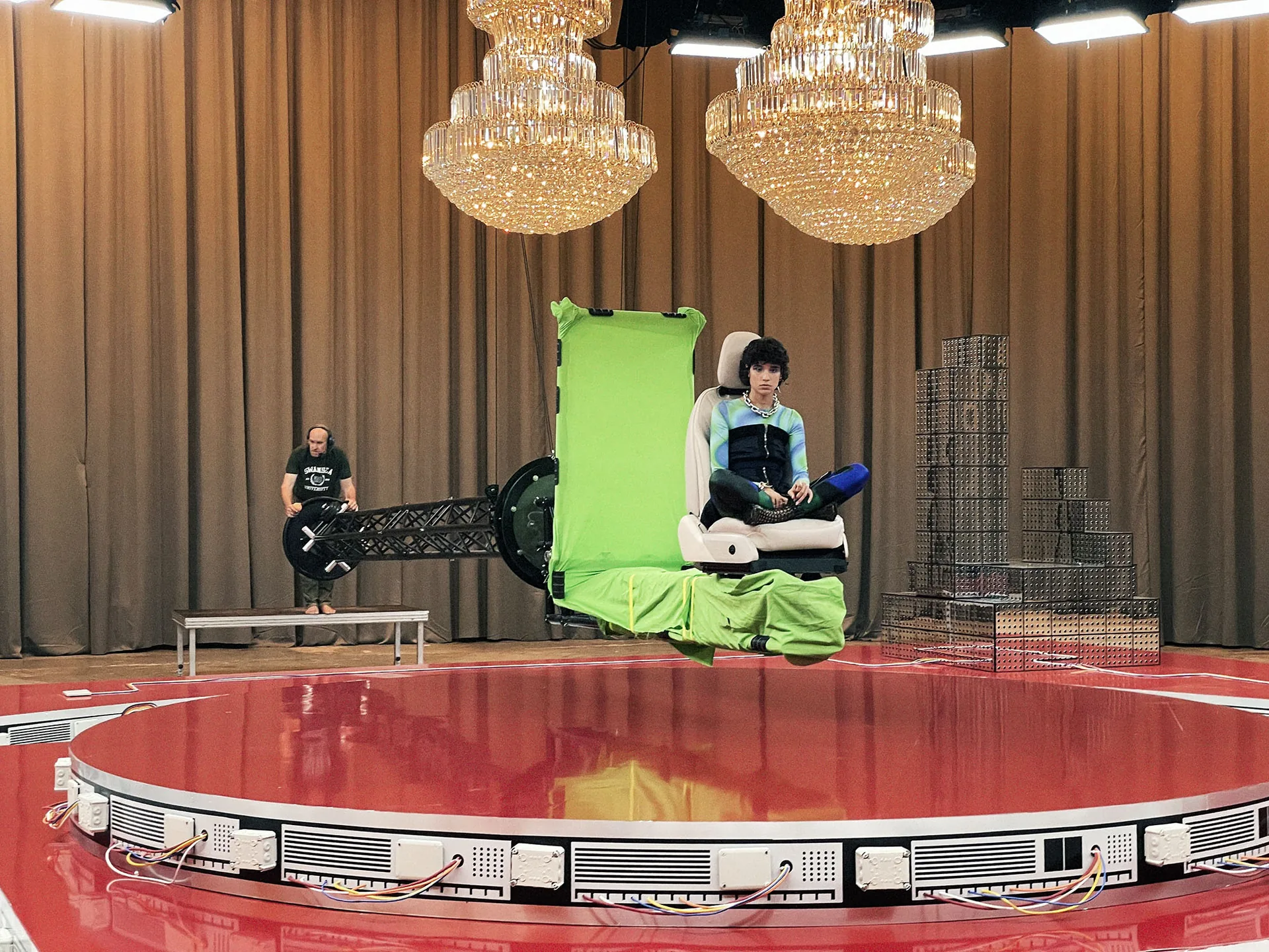 Magic Garage 2 – Mercedes EQE — behind the scenes 3