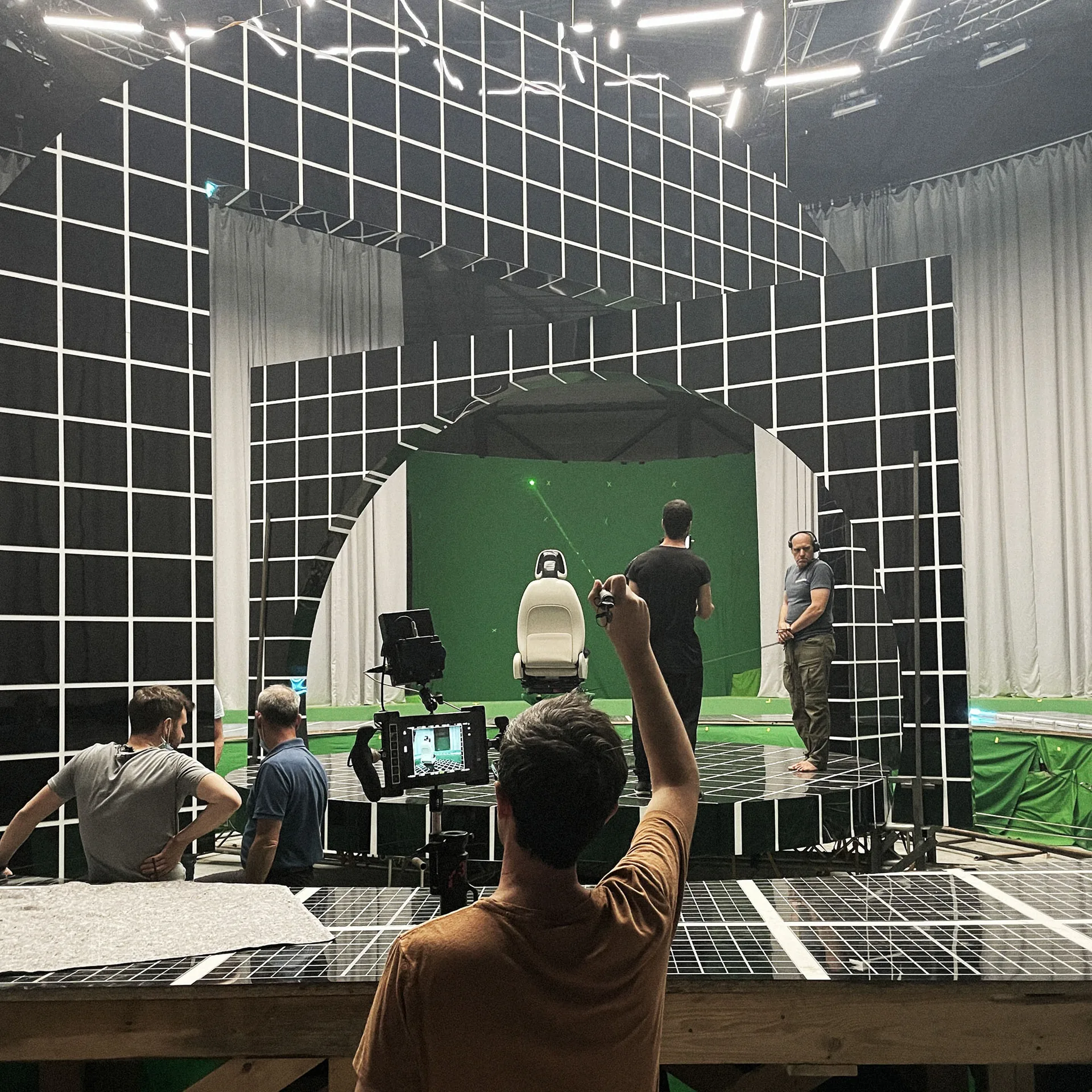 Magic Garage 2 – Mercedes EQE — behind the scenes 7