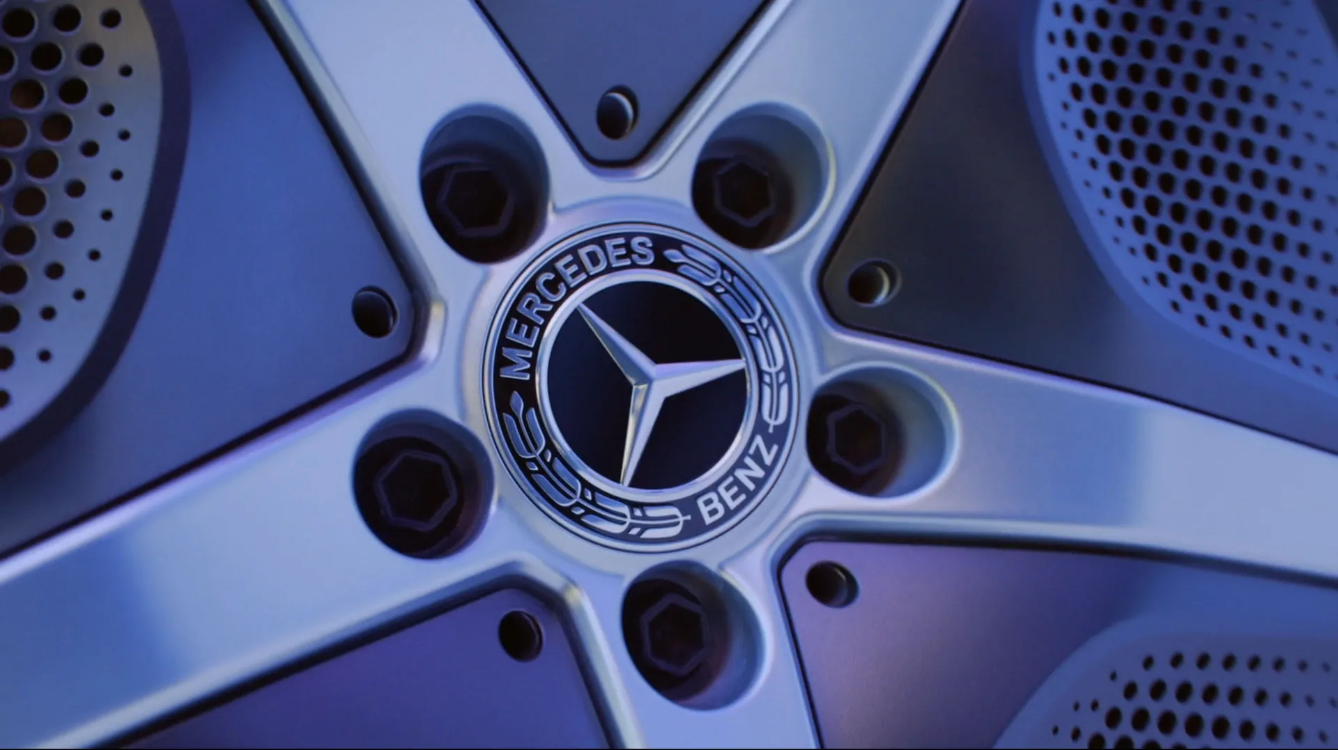 Mercedes – New Way to Buy — still 3